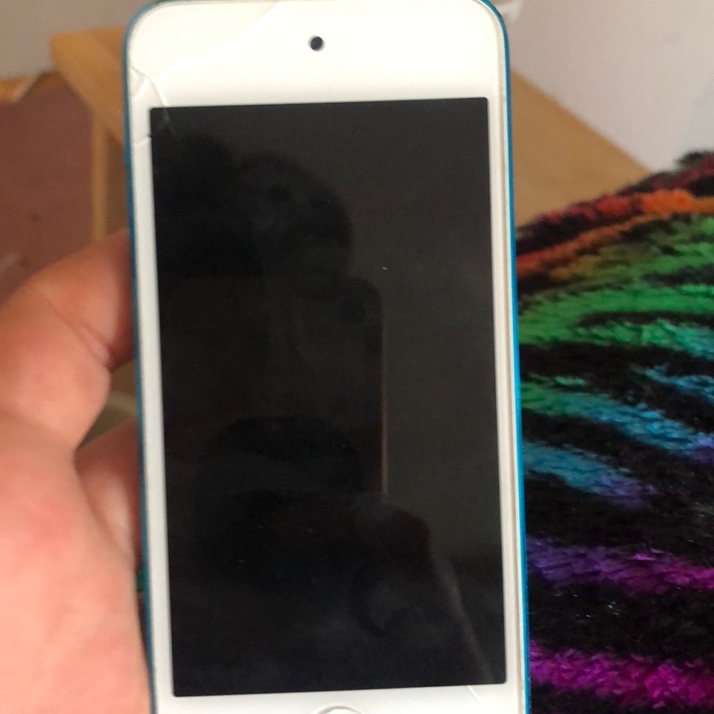 iPod - Picture 2 of 4